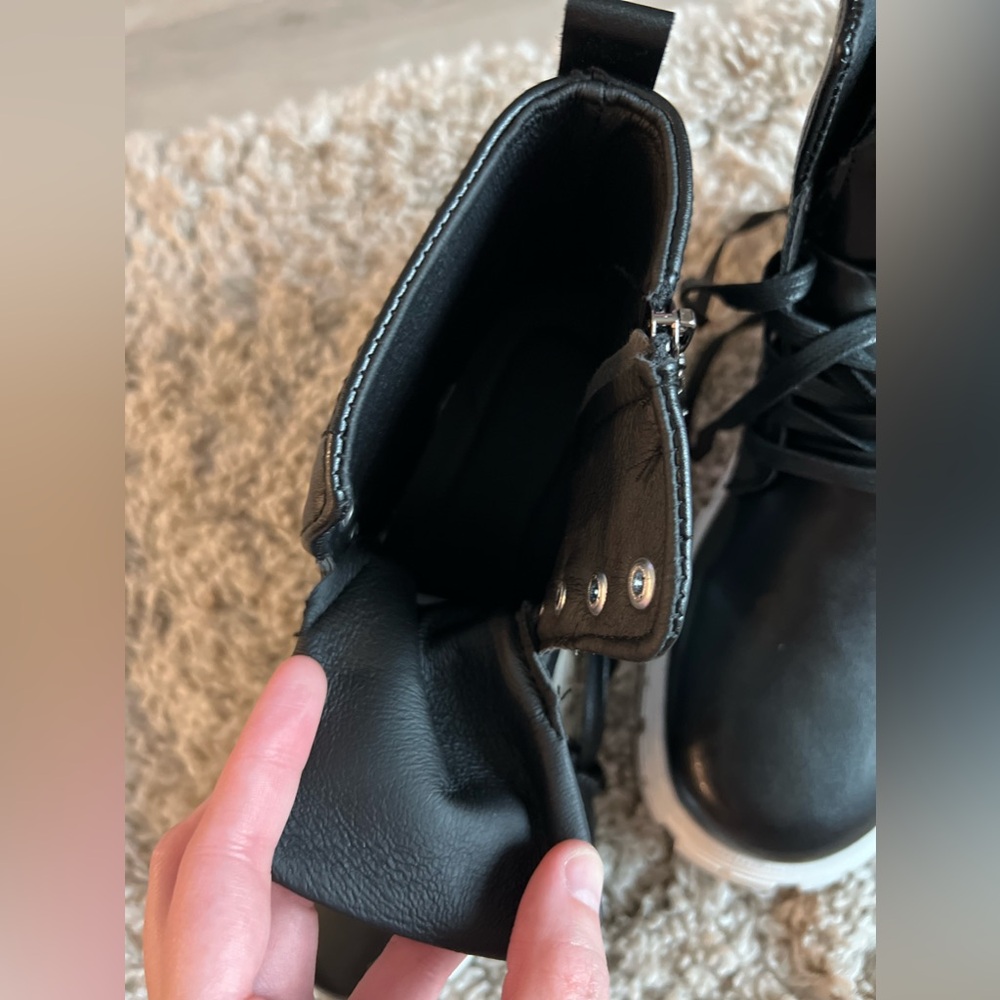 Boots - Picture 3 of 5
